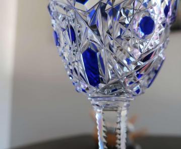 Magnifique service de verres en cristal de Baccarat modèle Lagny, 63  pièces. - Dans de beaux draps